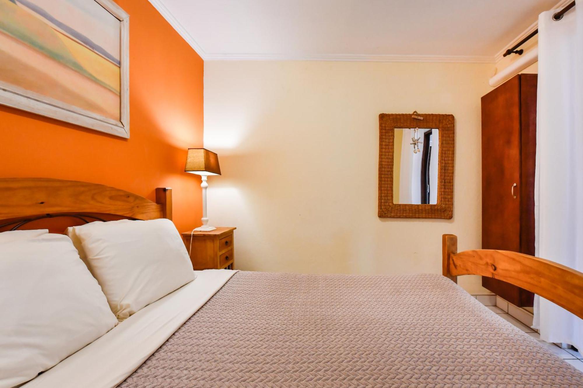 Brisas Studio Apartments (Adults Only) 팜비치 외부 사진