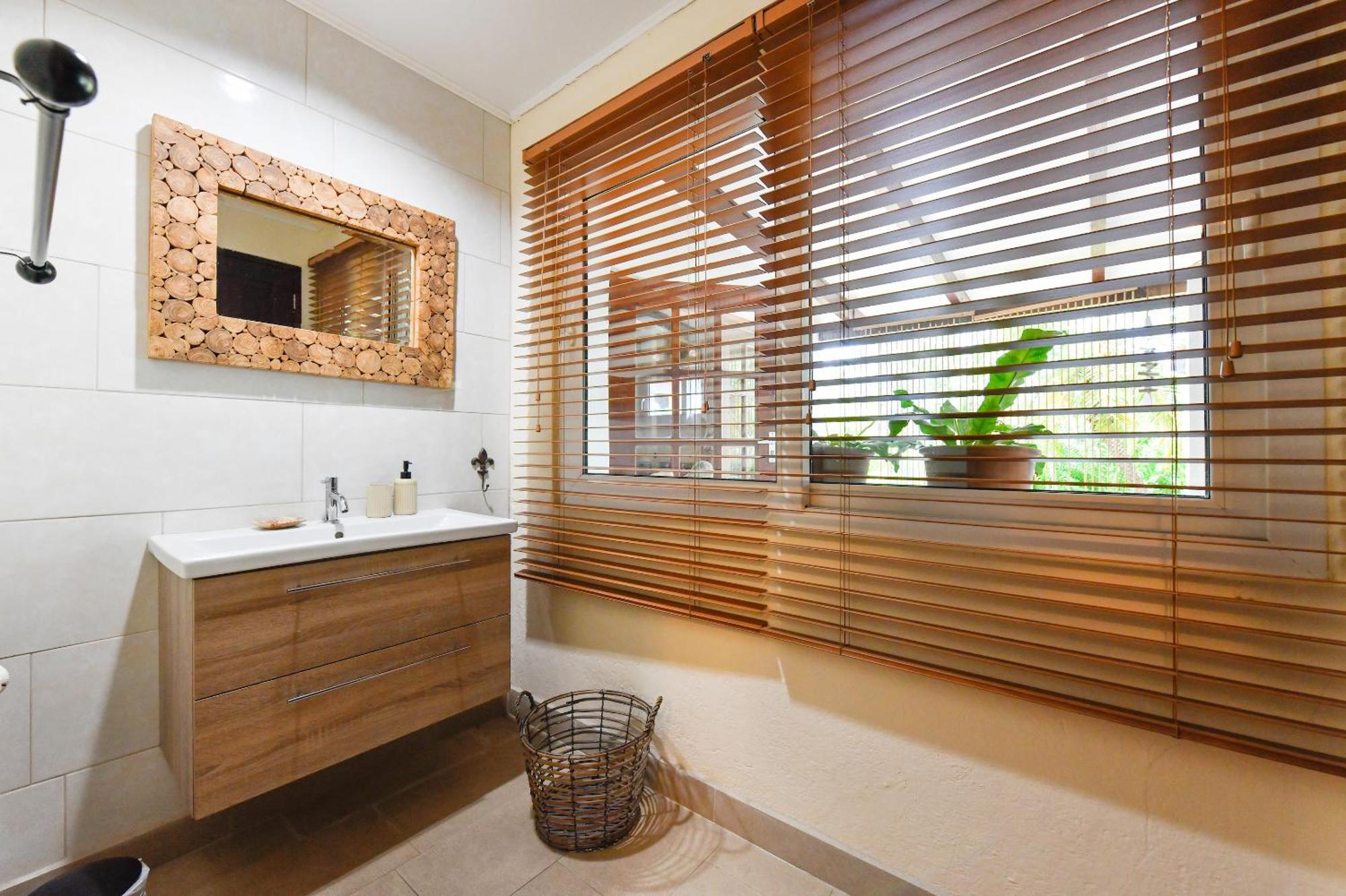 Brisas Studio Apartments (Adults Only) 팜비치 외부 사진