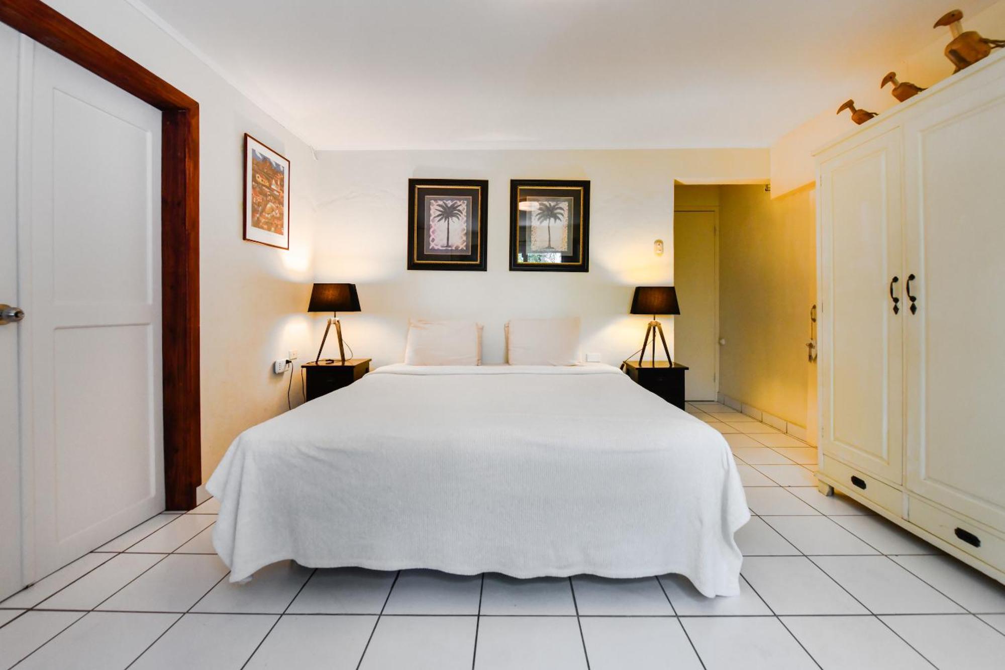 Brisas Studio Apartments (Adults Only) 팜비치 외부 사진