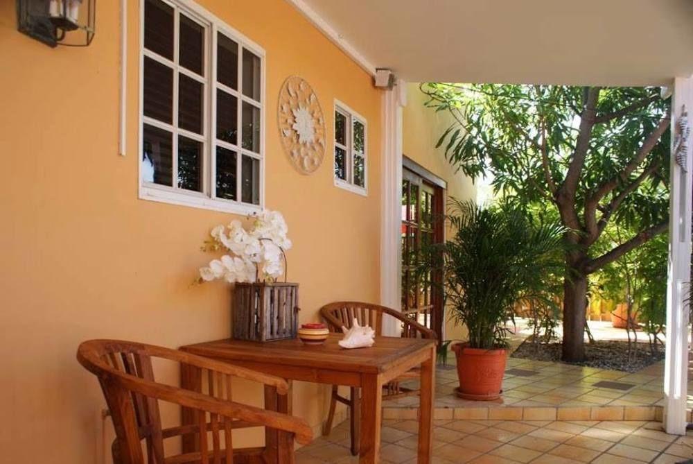 Brisas Studio Apartments (Adults Only) 팜비치 외부 사진