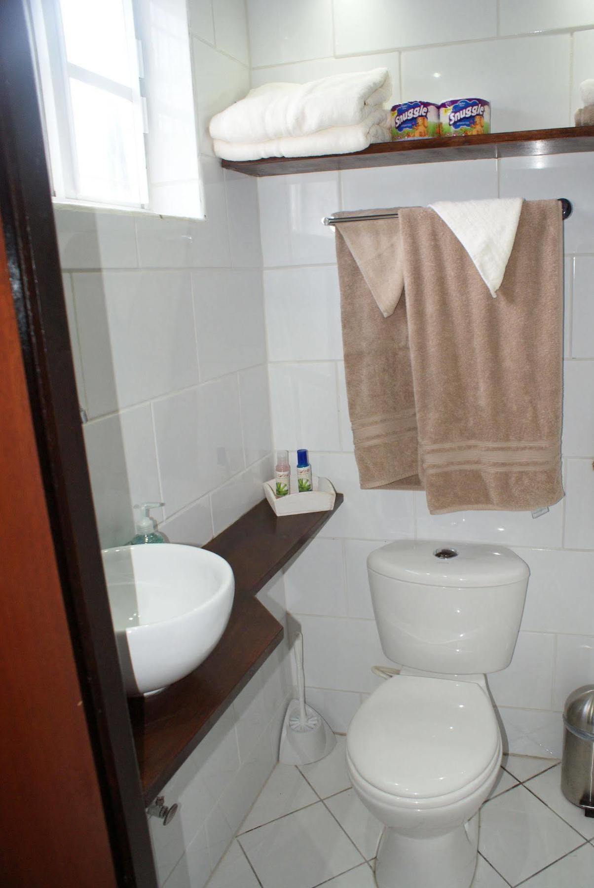 Brisas Studio Apartments (Adults Only) 팜비치 외부 사진